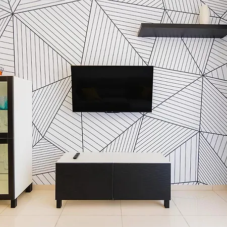 New Comfortable With 2 Bedrooms Near The *