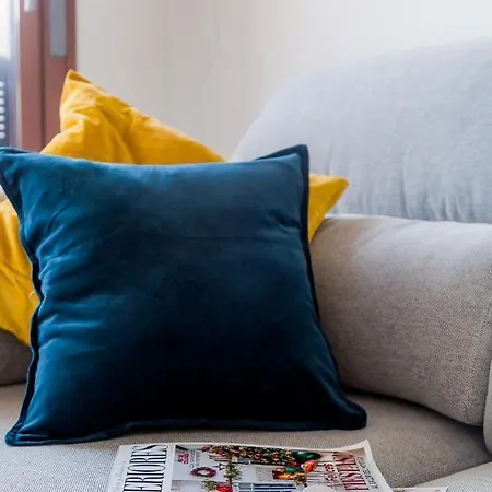New Comfortable With 2 Bedrooms Near The Apartment