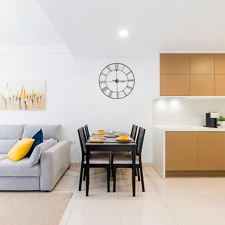 Διαμέρισμα New Comfortable With 2 Bedrooms Near The
