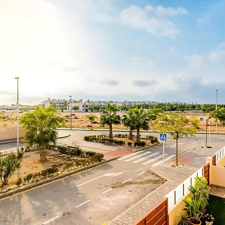 New Comfortable With 2 Bedrooms Near The Apartament