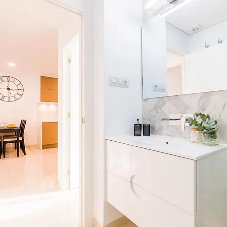 New Comfortable With 2 Bedrooms Near The Διαμέρισμα
